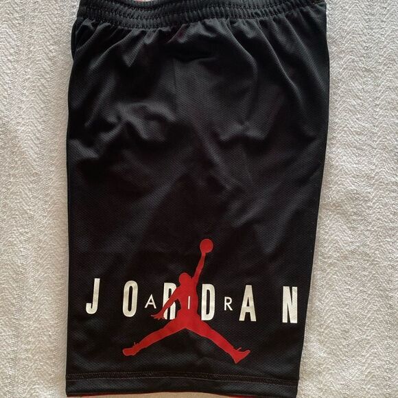 Jordan Air Boys Large Red/Black Reversible Shorts - Picture 5 of 7